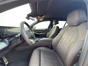 BMW 540d xDrive Touring M Sport Pro * ICONIC GLOW * BELÜFTETE SITZE * AHK * BMW INDIVIDUAL FELGEN *