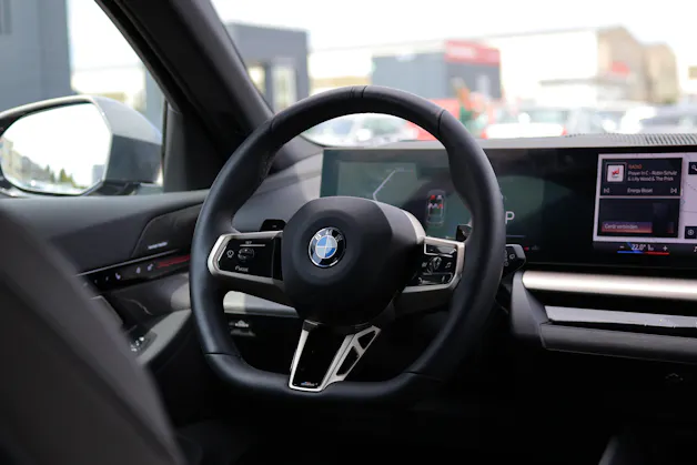 BMW 540d xDrive Touring M Sport Pro * ICONIC GLOW * BELÜFTETE SITZE * AHK * BMW INDIVIDUAL FELGEN *