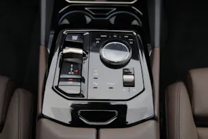 BMW 540d xDrive Touring M Sport Pro * ICONIC GLOW * BELÜFTETE SITZE * AHK * BMW INDIVIDUAL FELGEN *