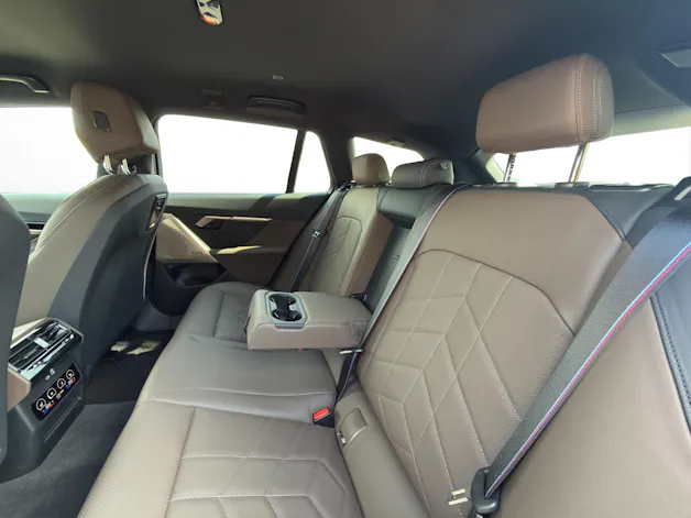 BMW 540d xDrive Touring M Sport Pro * ICONIC GLOW * BELÜFTETE SITZE * AHK * BMW INDIVIDUAL FELGEN *