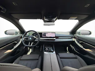 BMW 540d xDrive Touring M Sport Pro * ICONIC GLOW * BELÜFTETE SITZE * AHK * BMW INDIVIDUAL FELGEN *