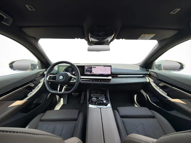 BMW 540d xDrive Touring M Sport Pro * ICONIC GLOW * BELÜFTETE SITZE * AHK * BMW INDIVIDUAL FELGEN *