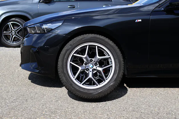BMW 540d xDrive Touring M Sport Pro * ICONIC GLOW * BELÜFTETE SITZE * AHK *
