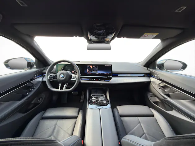 BMW 540d xDrive Touring M Sport Pro * ICONIC GLOW * BELÜFTETE SITZE * AHK *