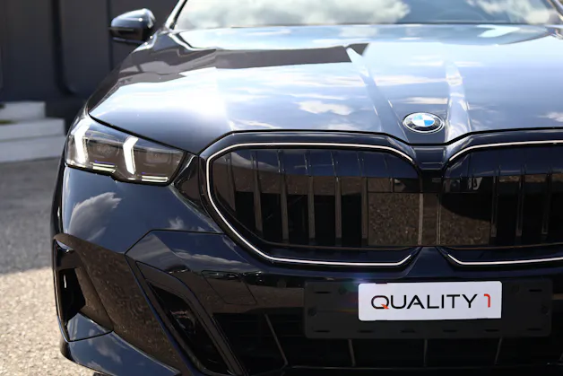 BMW 540d xDrive Touring M Sport Pro * ICONIC GLOW * BELÜFTETE SITZE * AHK *