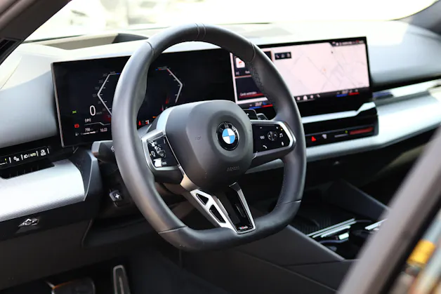 BMW 540d xDrive Touring M Sport Pro * ICONIC GLOW * BELÜFTETE SITZE * AHK *