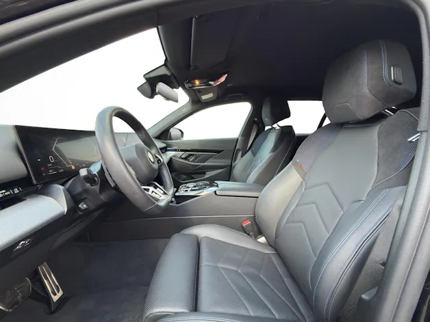 BMW 540d xDrive Touring M Sport Pro * ICONIC GLOW * BELÜFTETE SITZE * AHK *