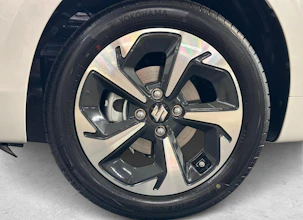 https://vehicle.imgix.net/4420322/a7b48d95-608c-4999-94bc-b159b53207da.jpg