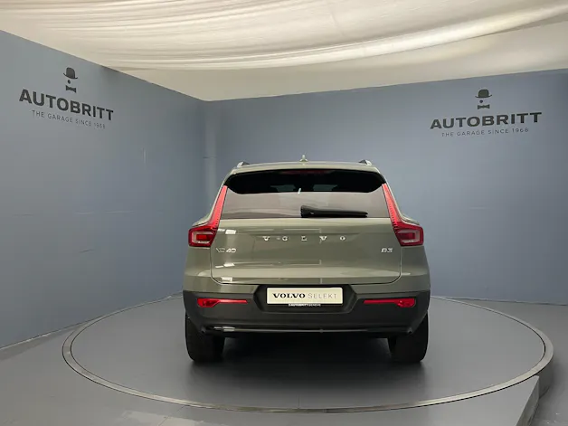 VOLVO XC40 2.0 B3 MH Plus Dark