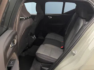VOLVO XC40 2.0 B3 MH Plus Dark