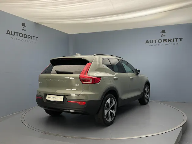 VOLVO XC40 2.0 B3 MH Plus Dark