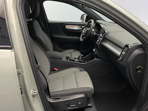 VOLVO XC40 2.0 B3 MH Plus Dark