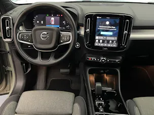 VOLVO XC40 2.0 B3 MH Plus Dark