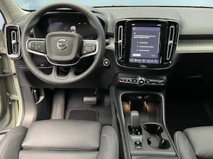 VOLVO XC40 2.0 B3 MH Core