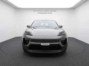 PORSCHE Macan 4