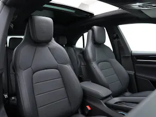 PORSCHE Macan 4