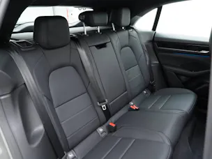 PORSCHE Macan 4