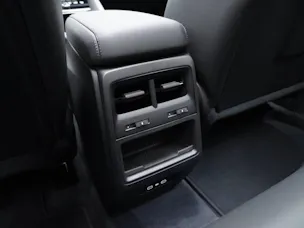 PORSCHE Macan 4