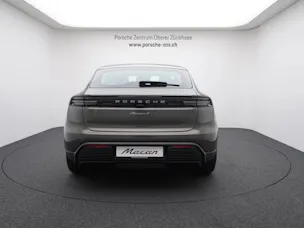 PORSCHE Macan 4