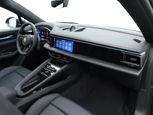 PORSCHE Macan 4