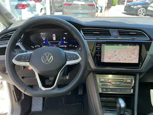 VW Touran 1.5 TSI Comfortline DSG *** PANORAMADACH & ANHÄNGERKUPPLUNG ***