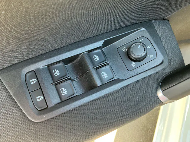 VW Touran 1.5 TSI Comfortline DSG *** PANORAMADACH & ANHÄNGERKUPPLUNG ***