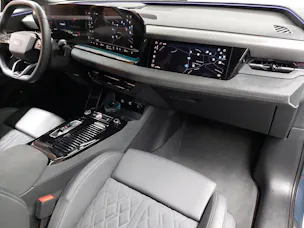 AUDI Q6 e-tron quattro