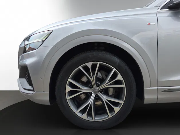 Audi Q8 55 TFSI quattro tiptronic