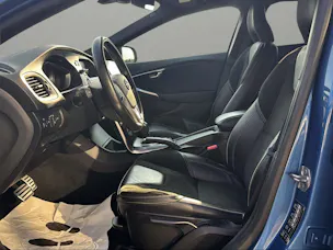 Volvo V40 D2 Momentum R-Design Geartronic