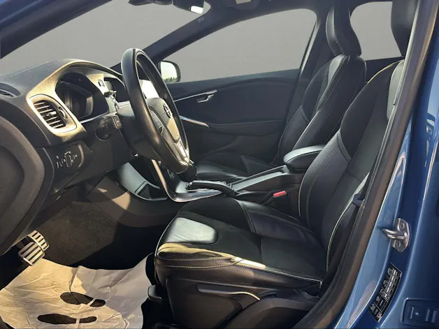 Volvo V40 D2 Momentum R-Design Geartronic