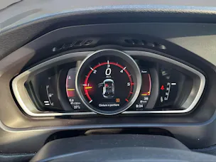 Volvo V40 D2 Momentum R-Design Geartronic