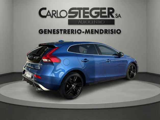 Volvo V40 D2 Momentum R-Design Geartronic