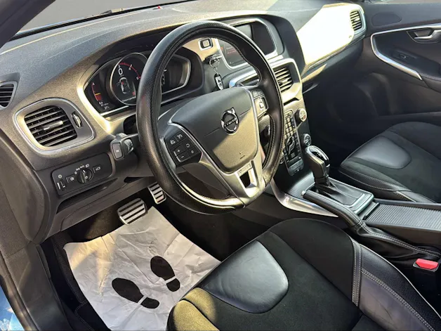 Volvo V40 D2 Momentum R-Design Geartronic