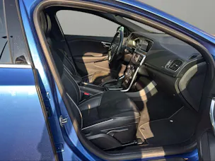 Volvo V40 D2 Momentum R-Design Geartronic