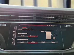 AUDI RSQ8 quattro Mythosschwarz Metallic