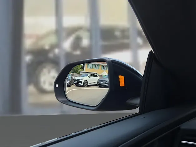 Audi RSQ8 quattro Mythosschwarz Metallic
