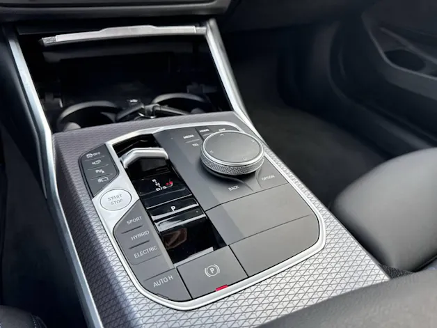 BMW 330e x DriveTouring Steptronic M Sport