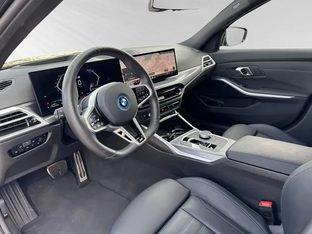 BMW 330e x DriveTouring Steptronic M Sport