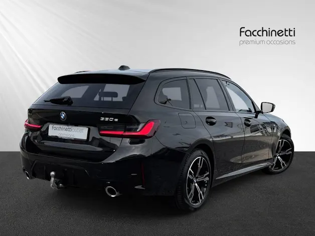 BMW 330e x DriveTouring Steptronic M Sport