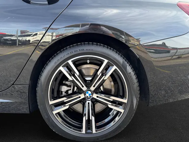 BMW 330e x DriveTouring Steptronic M Sport