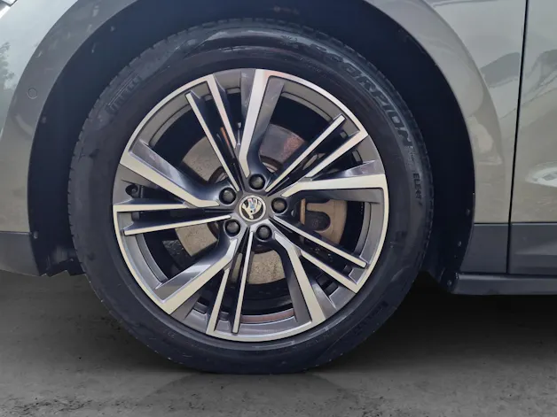 SKODA Enyaq iV 80x