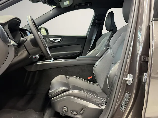 Volvo XC60 2.0 B5 MH Plus Dark AWD