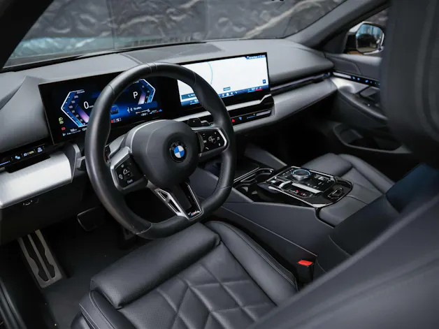 BMW 520d xDrive M Sport Steptronic *21" Felgen*All Black*Driving Assistant Plus*