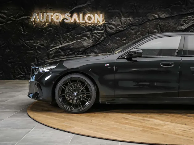 BMW 520d xDrive M Sport Steptronic *21" Felgen*All Black*Driving Assistant Plus*