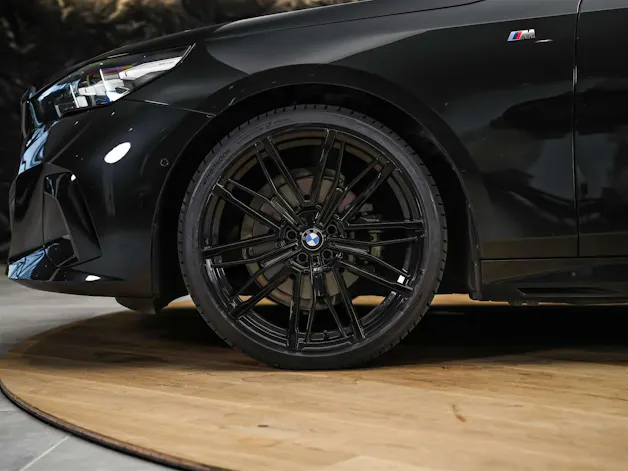 BMW 520d xDrive M Sport Steptronic *21" Felgen*All Black*Driving Assistant Plus*