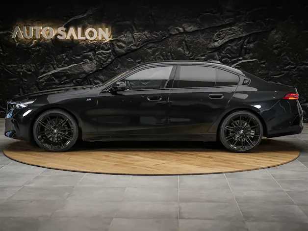 BMW 520d xDrive M Sport Steptronic *21" Felgen*All Black*Driving Assistant Plus*