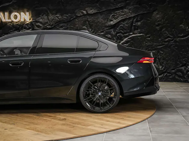 BMW 520d xDrive M Sport Steptronic *21" Felgen*All Black*Driving Assistant Plus*