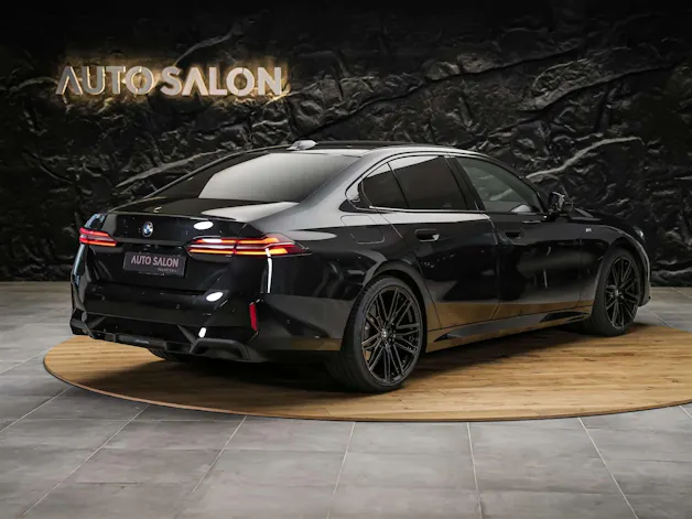 BMW 520d xDrive M Sport Steptronic *21" Felgen*All Black*Driving Assistant Plus*