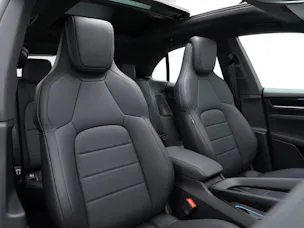 PORSCHE Macan 4