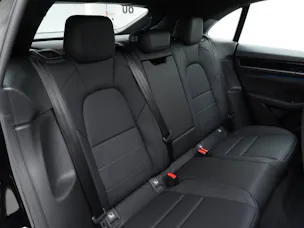 PORSCHE Macan 4